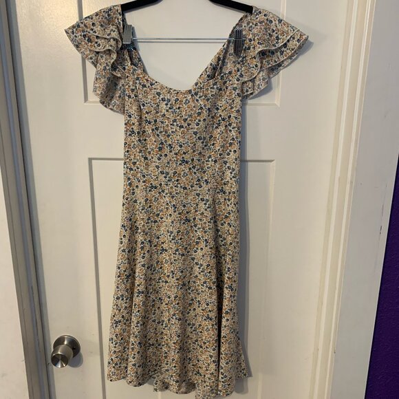 Cute flowery summer dress. - Picture 1 of 3